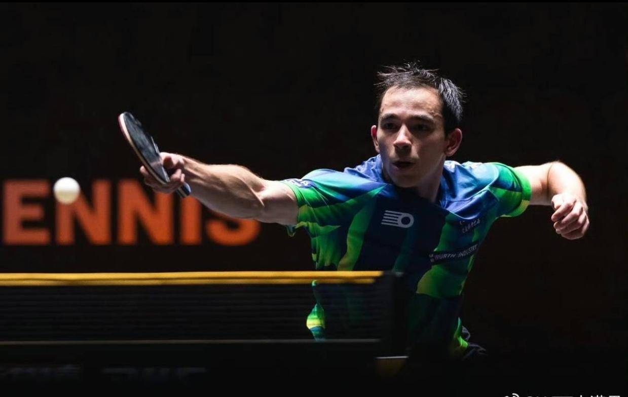 在半决赛中, 的男单冠军