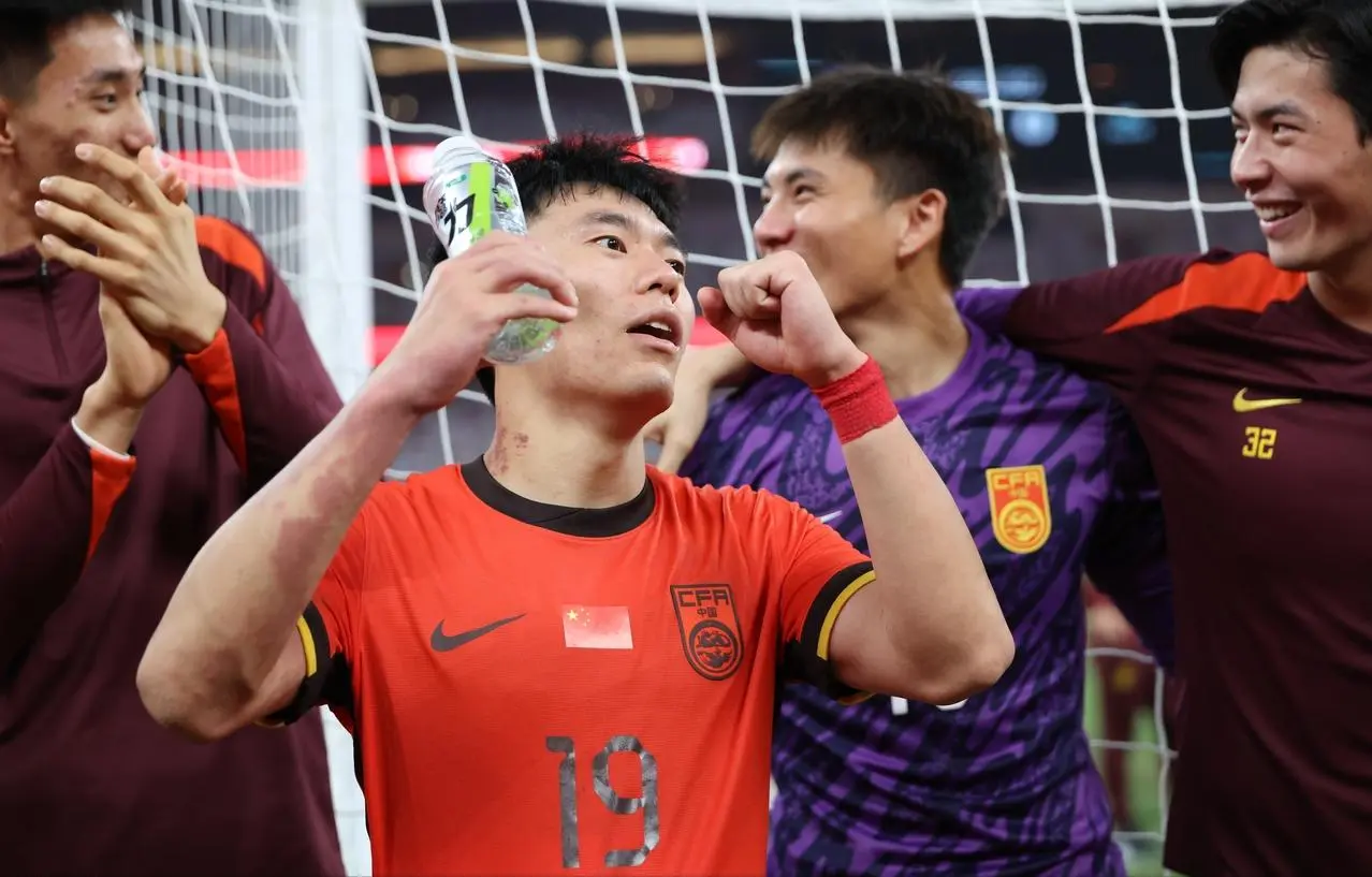 在空中被踹 在空中被踹